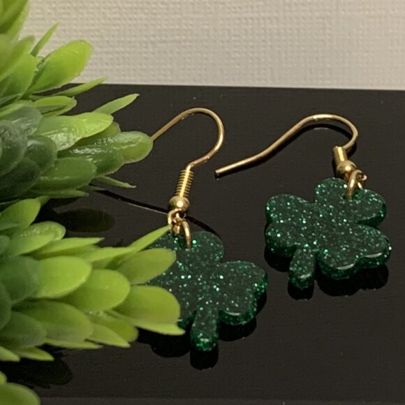Clover Earring, St. Patrick's Day Earring, Shamrock Earring, Lucky Earring, Gift - Picture 2 of 5